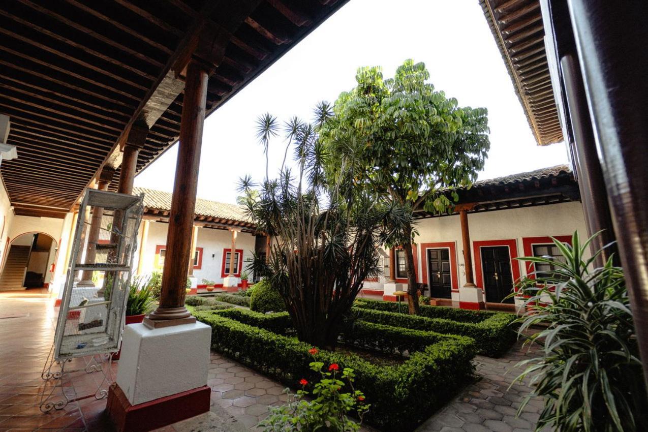 Best Western Plus Posada De Don Vasco Pátzcuaro Exteriör bild Central patio of the house