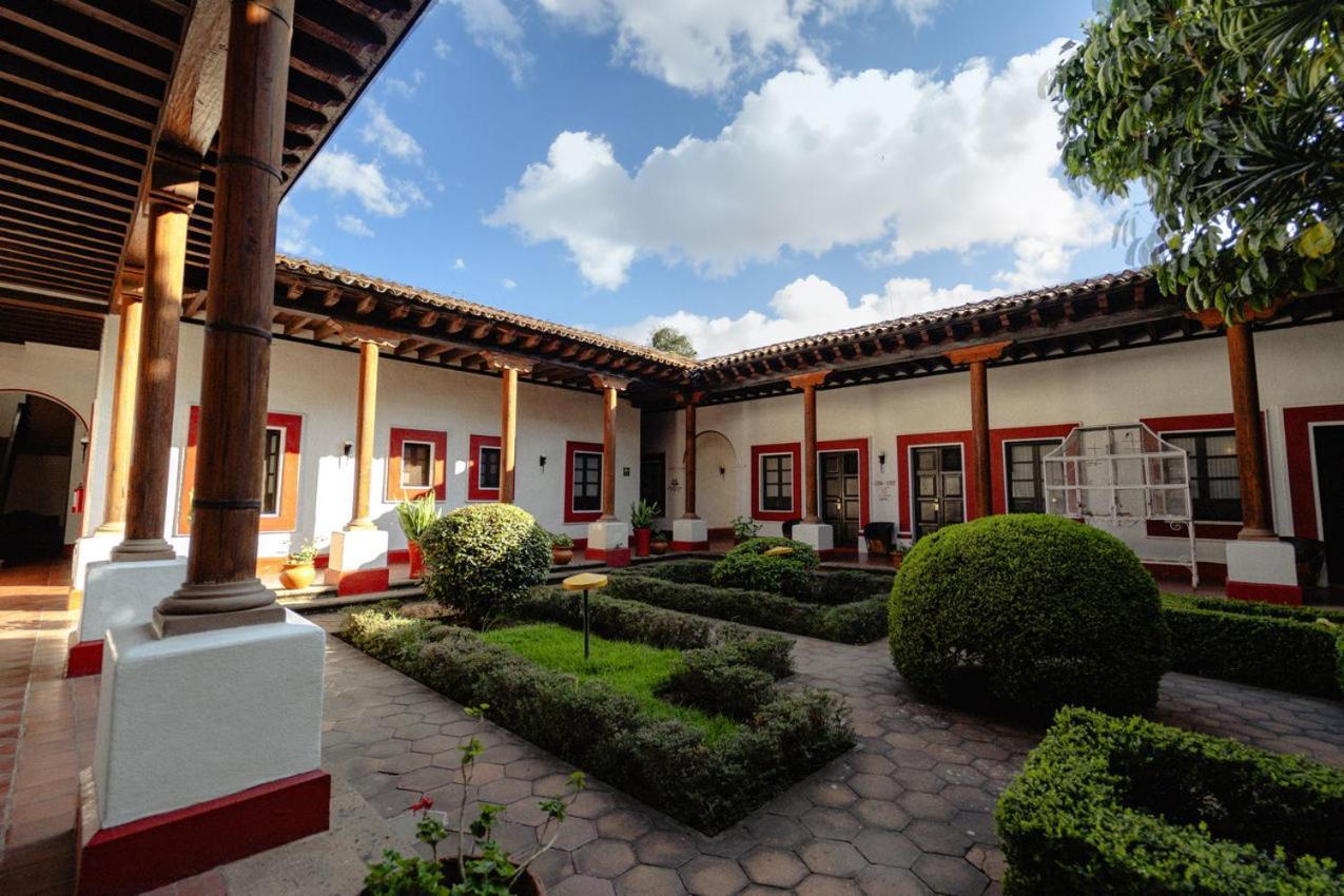 Best Western Plus Posada De Don Vasco Pátzcuaro Exteriör bild The patio of the house