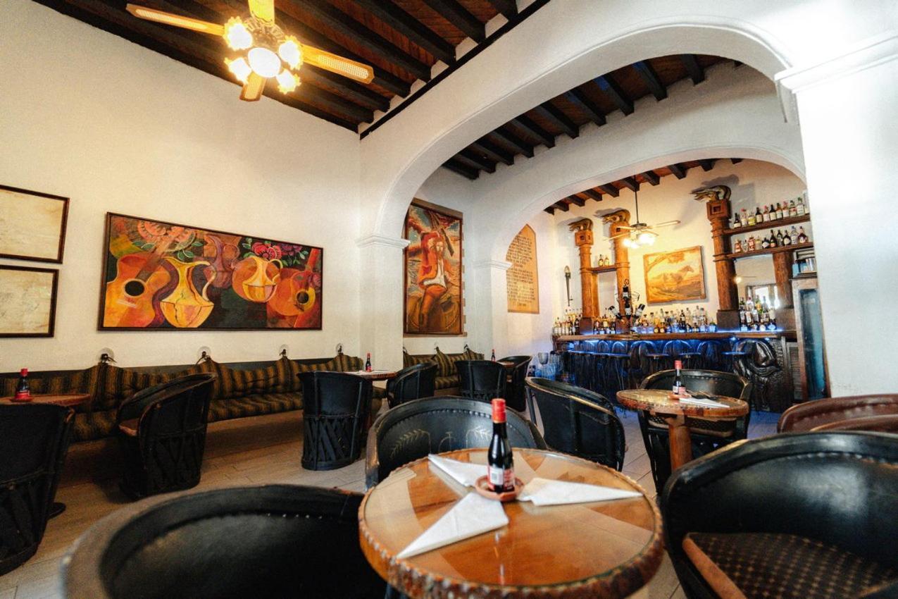 Best Western Plus Posada De Don Vasco Pátzcuaro Exteriör bild Interior of the restaurant
