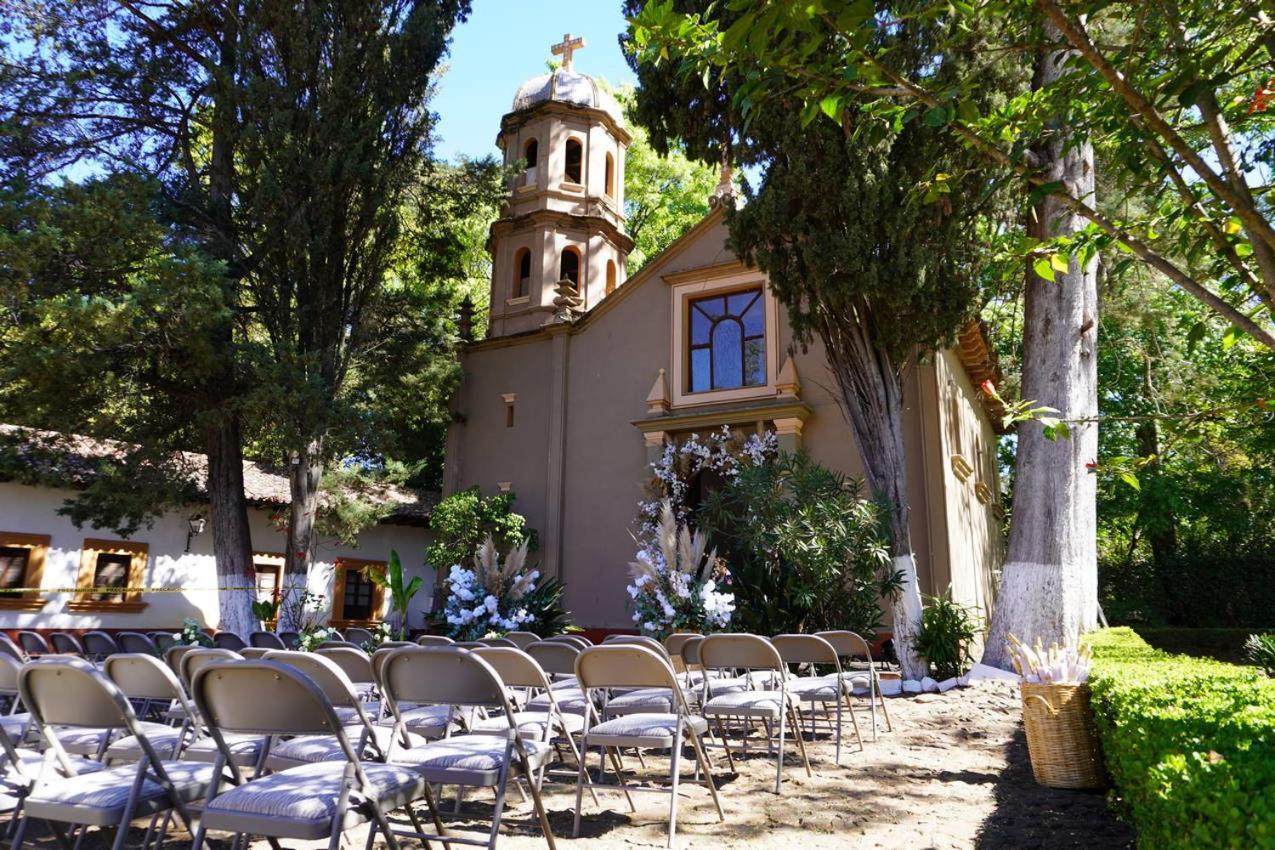 Best Western Plus Posada De Don Vasco Pátzcuaro Exteriör bild The church of Saint-André